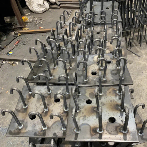 图纸中如何确定成都预埋件的位置？